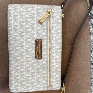 Michael kors signature wristlet